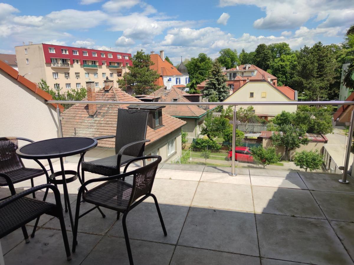 Attic Parkview Apartment Pöstyén Kültér fotó